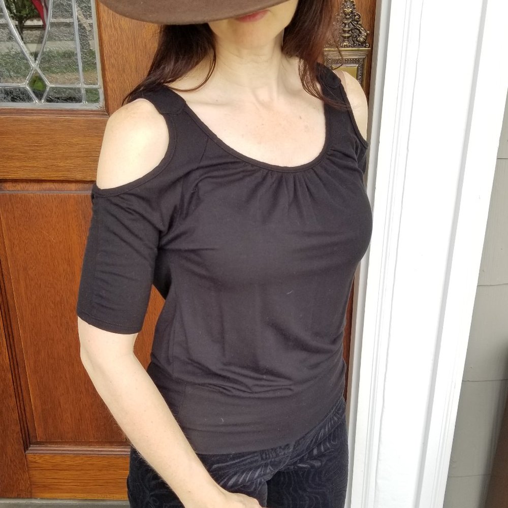 Boston Proper short sleeve open shoulder blouse XS
